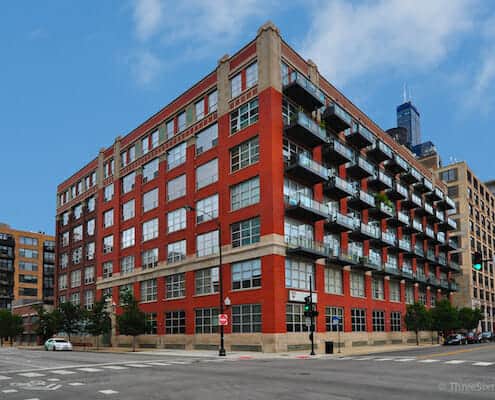 Exterior photo of the Lofts at 333 S DesPlaines, Chicago IL