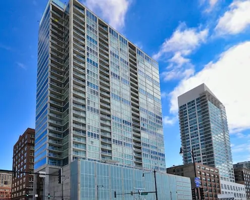 Photo of the exterior of Vetro condos Chicago at 611 S Wells, Chicago IL